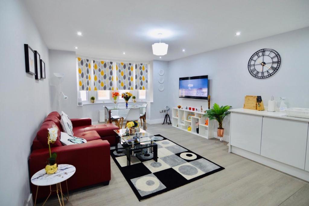 Stylish Central Self Contained Flat By Cozynest Ридинг Экстерьер фото
