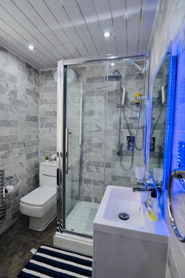 Stylish Central Self Contained Flat By Cozynest Ридинг Экстерьер фото